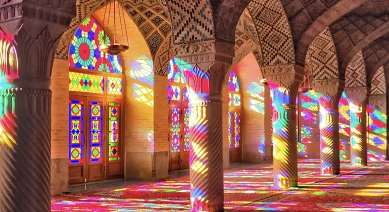 کاربرد شیشه در طراحی فضاهای مذهبی