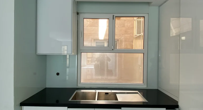 بین کابینتی با رنگ لاکوبل