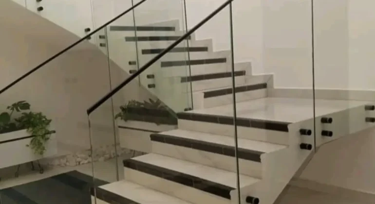 هند ریل شیشه ای