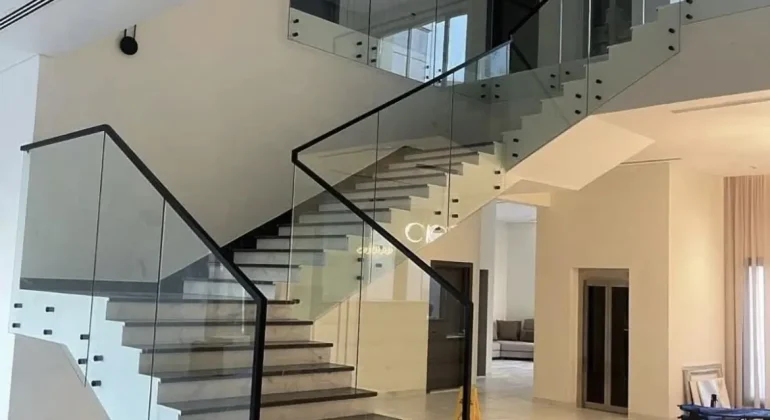 نمونه نرده شیشه ای