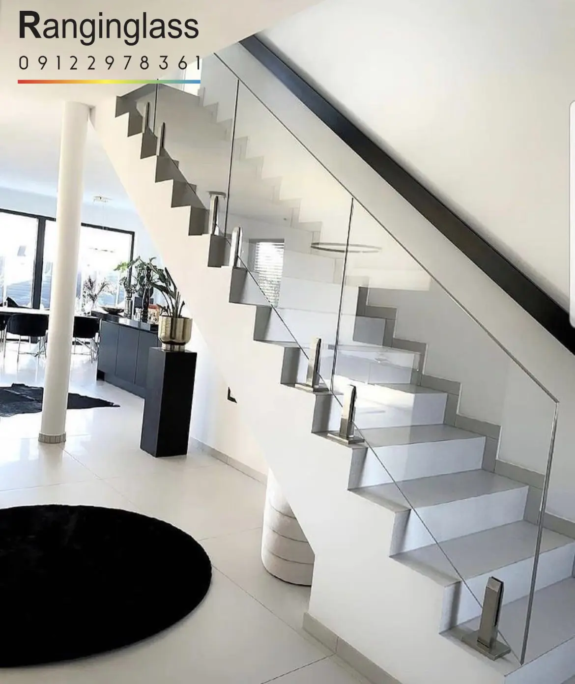 نرده شیشه ای ترکیب با پله سفید